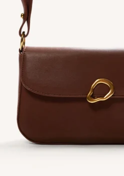 BOLSO BANDOLERA MARRÓN HEBILLA