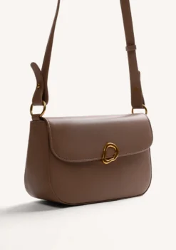 BOLSO BANDOLERA TAUPE HEBILLA