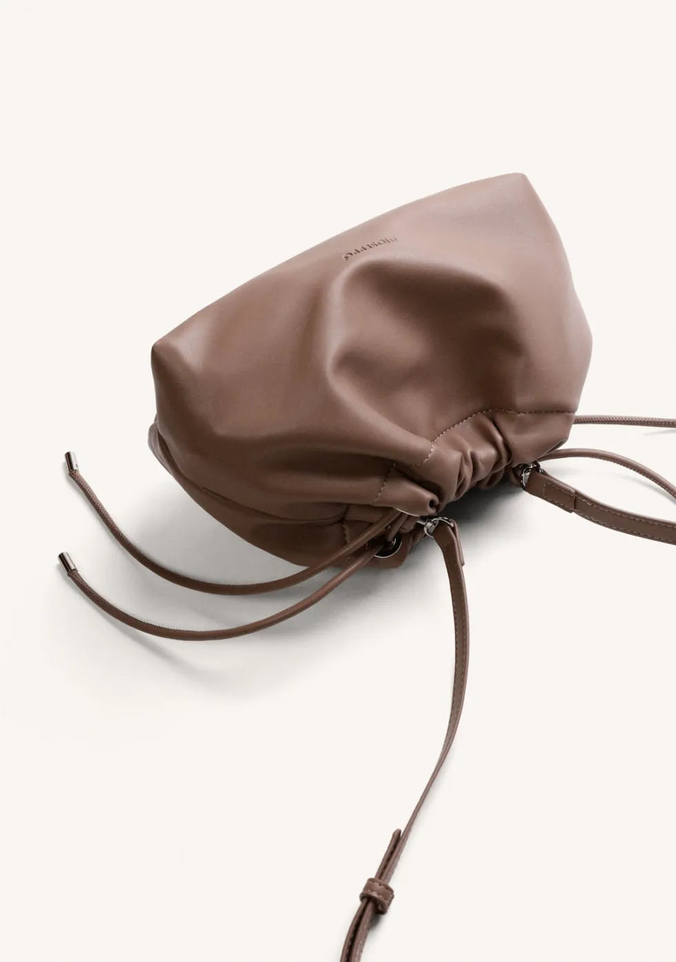 BOLSO BUCKET TAUPE