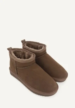 BOTAS AUSTRALIANAS COLOR TAUPE DE CAÑA BAJA PARA MUJER BEREK