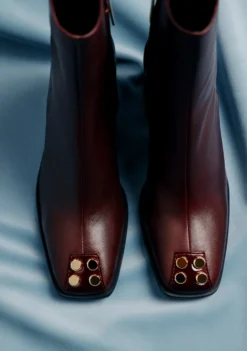 BOTINES BURDEOS PIEL TACHAS