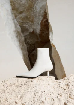 BOTINES ELÁSTICOS PIEL BLANCO ROTO BY MELYSSA PINTO