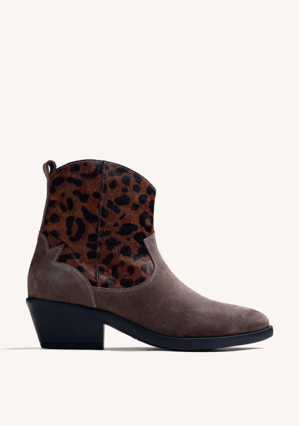 BOTINES ESTAMPADO ANIMAL PIEL