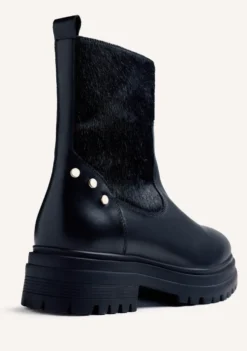 BOTINES NEGRO PIEL TACHAS