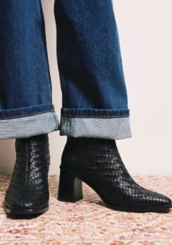 BOTINES NEGRO PIEL TRENZADA