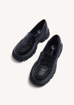 MOCASINES NEGRO TACHAS SUELA TRACK