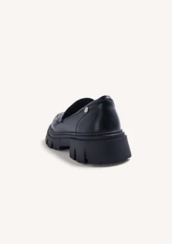 MOCASINES NEGRO TACHAS SUELA TRACK