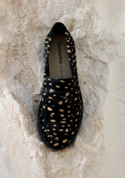 MOCASINES PIEL ESTAMPADO ANIMAL NEGRO BY MELYSA PINTO