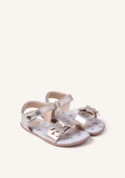 SANDALIAS BAREFOOT PIEL BRILLO Y MARIPOSA SLITE