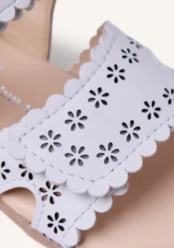 SANDALIAS BAREFOOT PIEL CALADA FLORES KABATI