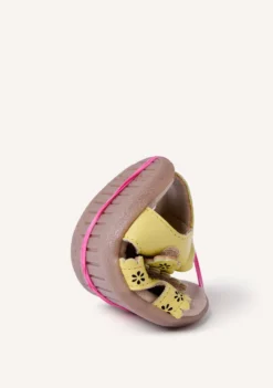 SANDALIAS BAREFOOT PIEL CALADA FLORES KABATI