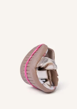 SANDALIAS BAREFOOT PIEL CON MARIPOSA NANDI