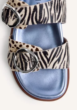 SANDALIAS BIO PIEL ESTAMPADO ANIMAL CARNEY