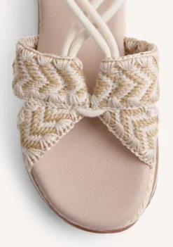 SANDALIAS CUÑA BORDADO UGUNJA