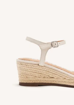 SANDALIAS CUÑA PIEL YALAHA