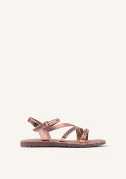 SANDALIAS PIEL BRILLO, TACHAS Y OLLADOS AWASI