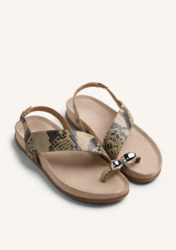 SANDALIAS PIEL ESTAMPADO ANIMAL Y JOYA TANAUAN