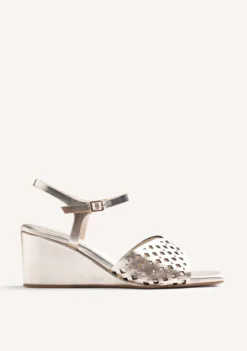 SANDALIAS TACÓN PIEL CALADA Y TACHAS PESHTIGO