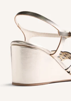 SANDALIAS TACÓN PIEL CALADA Y TACHAS PESHTIGO