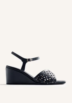 SANDALIAS TACÓN PIEL CALADA Y TACHAS PESHTIGO