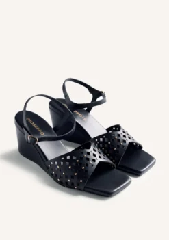 SANDALIAS TACÓN PIEL CALADA Y TACHAS PESHTIGO