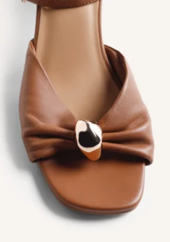SANDALIAS TACÓN PIEL JOYA KABARNET
