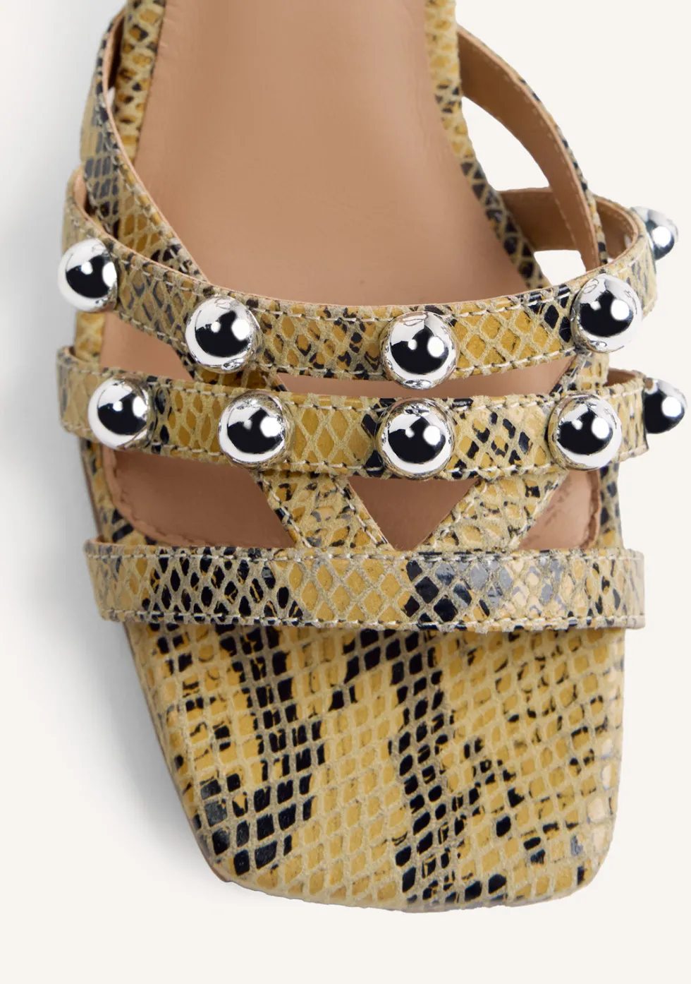 SANDALIAS TACÓN PIEL TACHAS KAPSABET
