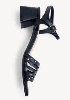 SANDALIAS TACÓN PIEL Y TACHAS BAIS