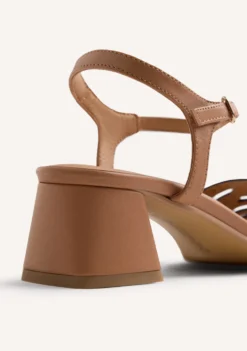 SANDALIAS TACÓN PIEL Y TACHAS BAIS