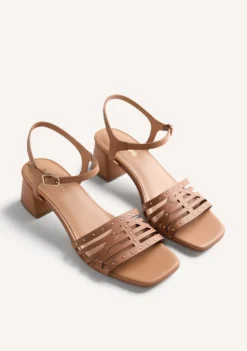 SANDALIAS TACÓN PIEL Y TACHAS BAIS