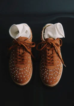 ZAPATILLAS MARRÓN PIEL TACHAS