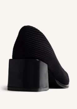 ZAPATOS DE TACÓN NEGROS