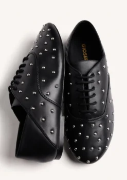 ZAPATOS PLANOS NEGRO PIEL TACHAS