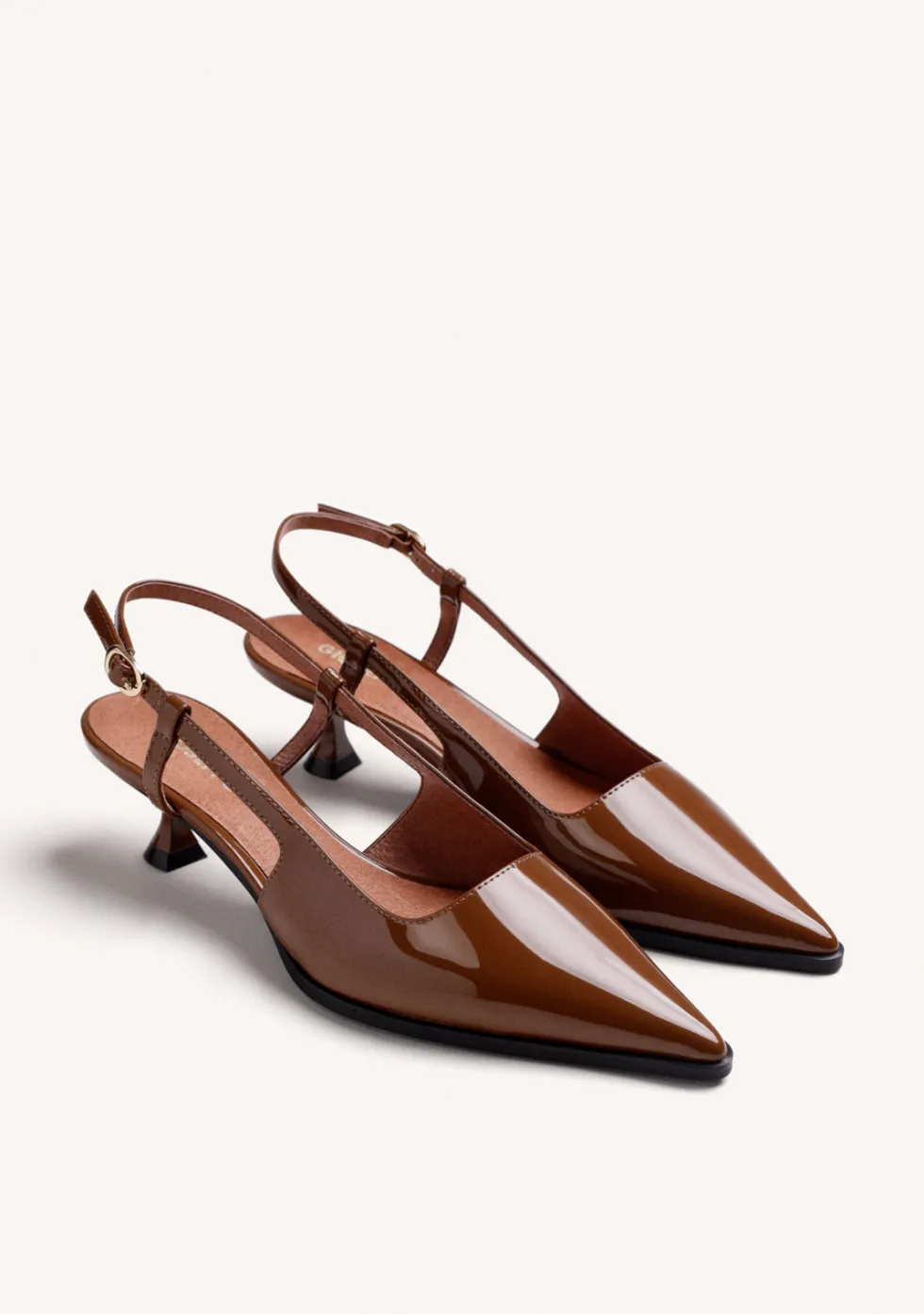 ZAPATOS TACÓN DESTALONADOS CAMEL EFECTO CHAROL