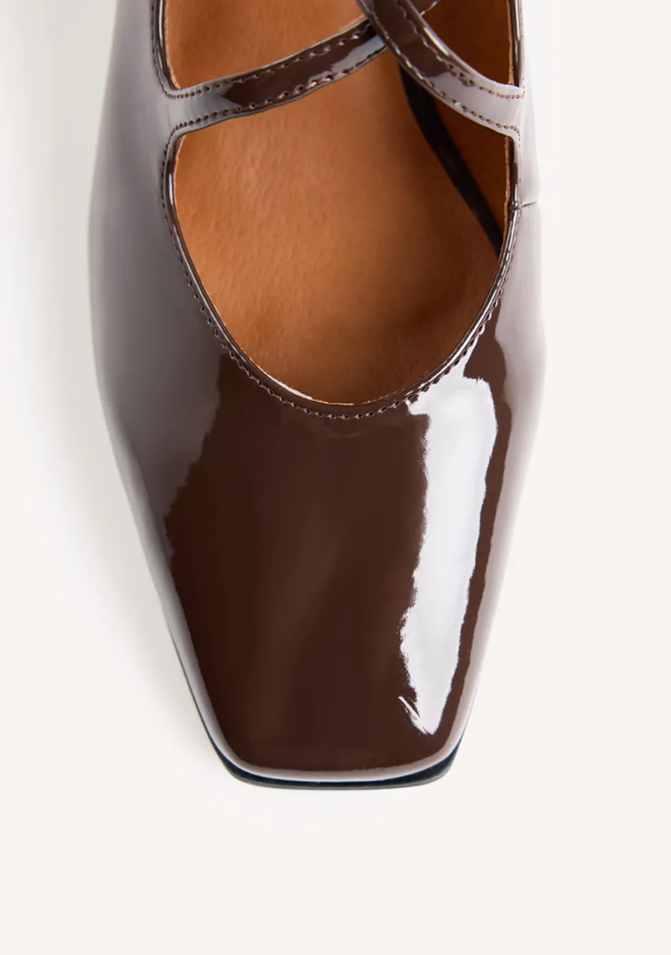 ZAPATOS TACÓN MARRÓN EFECTO CHAROL