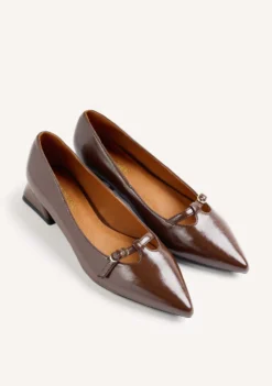 ZAPATOS TACÓN MARRÓN EFECTO CHAROL