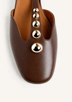 ZAPATOS TACÓN MARRÓN TACHAS