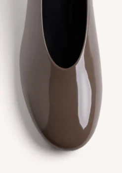 ZAPATOS TACÓN TAUPE EFECTO CHAROL