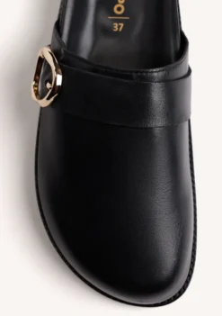 ZUECOS NEGRO PIEL HEBILLA